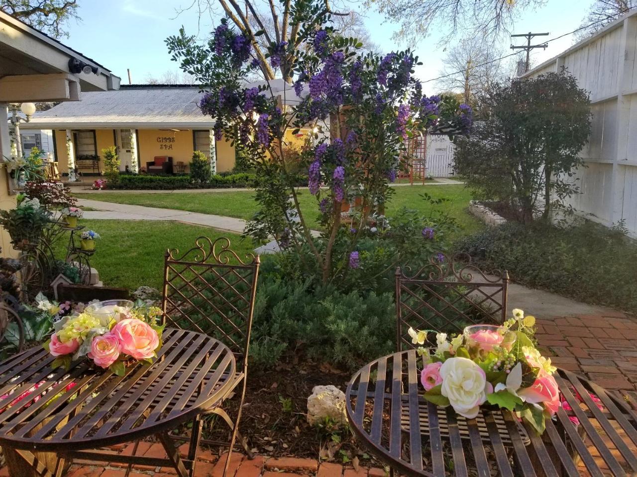 Gibbs Street Manor Hotel New Waverly Esterno foto