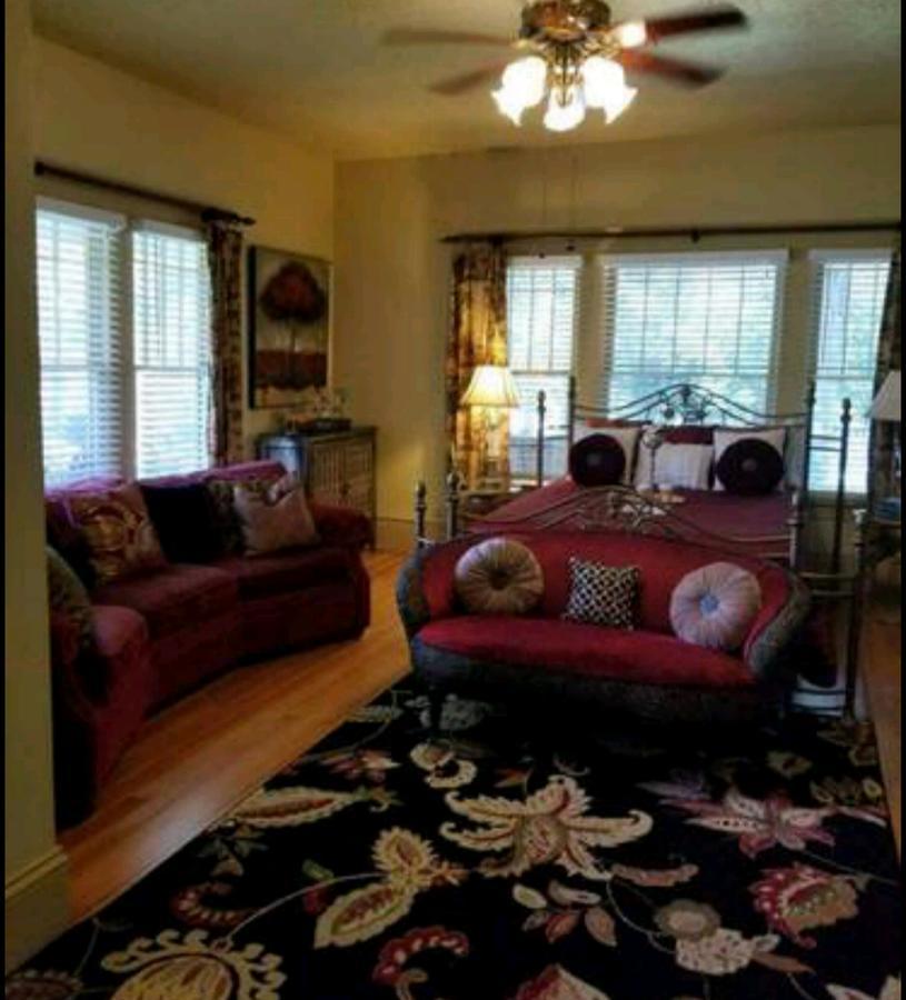 Gibbs Street Manor Hotel New Waverly Esterno foto