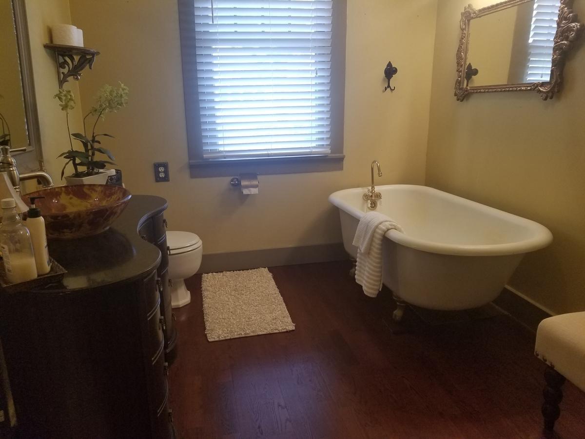 Gibbs Street Manor Hotel New Waverly Esterno foto