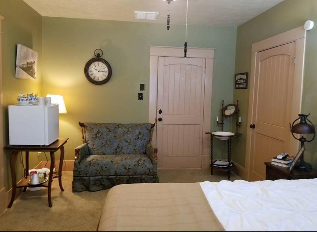 Gibbs Street Manor Hotel New Waverly Esterno foto