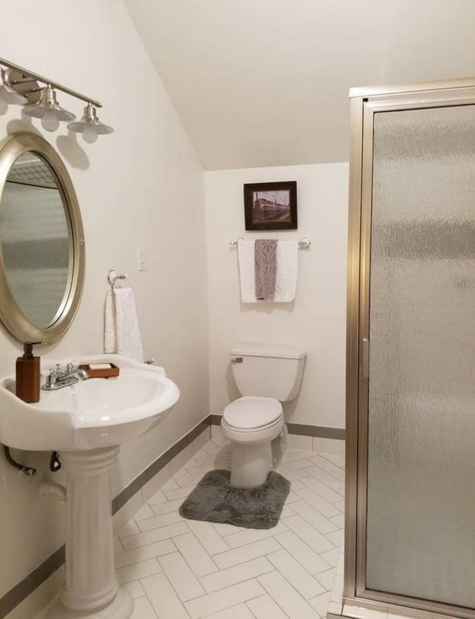 Gibbs Street Manor Hotel New Waverly Esterno foto